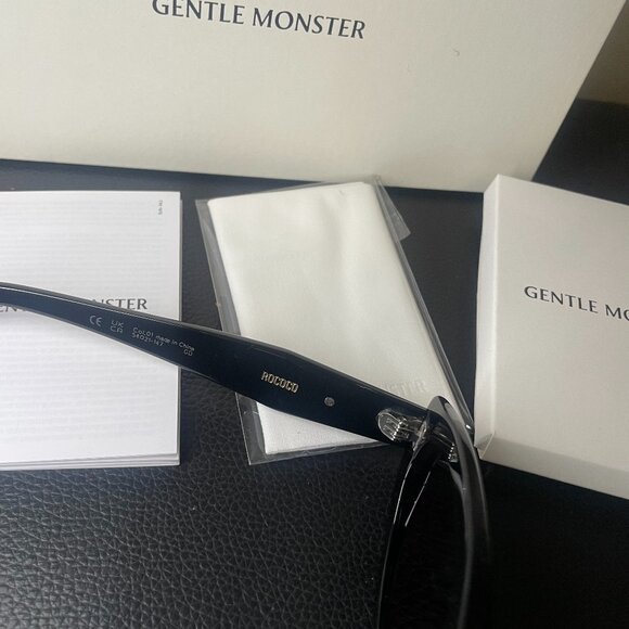 Gentle Monster Black Oval Sunglasses Gold Logo Chic It-Girl Style main image 5